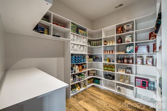 320 Summerset Drive, Hendersonville, NC 28792