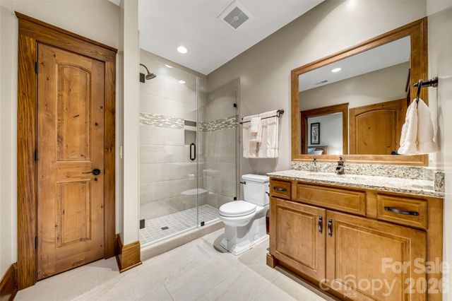 320 Summerset Drive, Hendersonville, NC 28792
