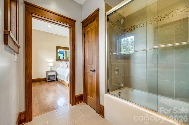 320 Summerset Drive, Hendersonville, NC 28792
