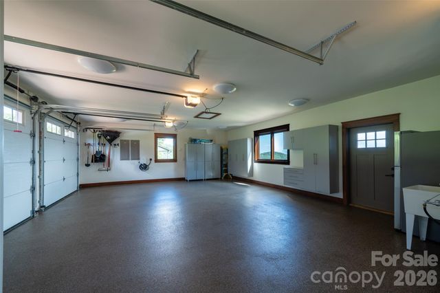 320 Summerset Drive, Hendersonville, NC 28792