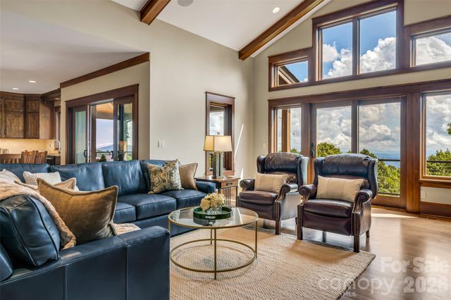 320 Summerset Drive, Hendersonville, NC 28792