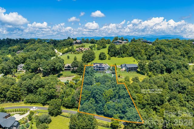 320 Summerset Drive, Hendersonville, NC 28792