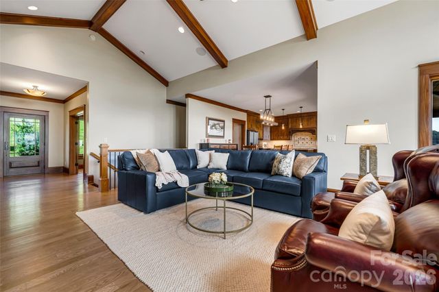 320 Summerset Drive, Hendersonville, NC 28792