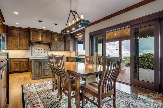 320 Summerset Drive, Hendersonville, NC 28792
