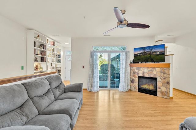 4834 W Maple Leaf CIRCLE, Greenfield, WI 53220