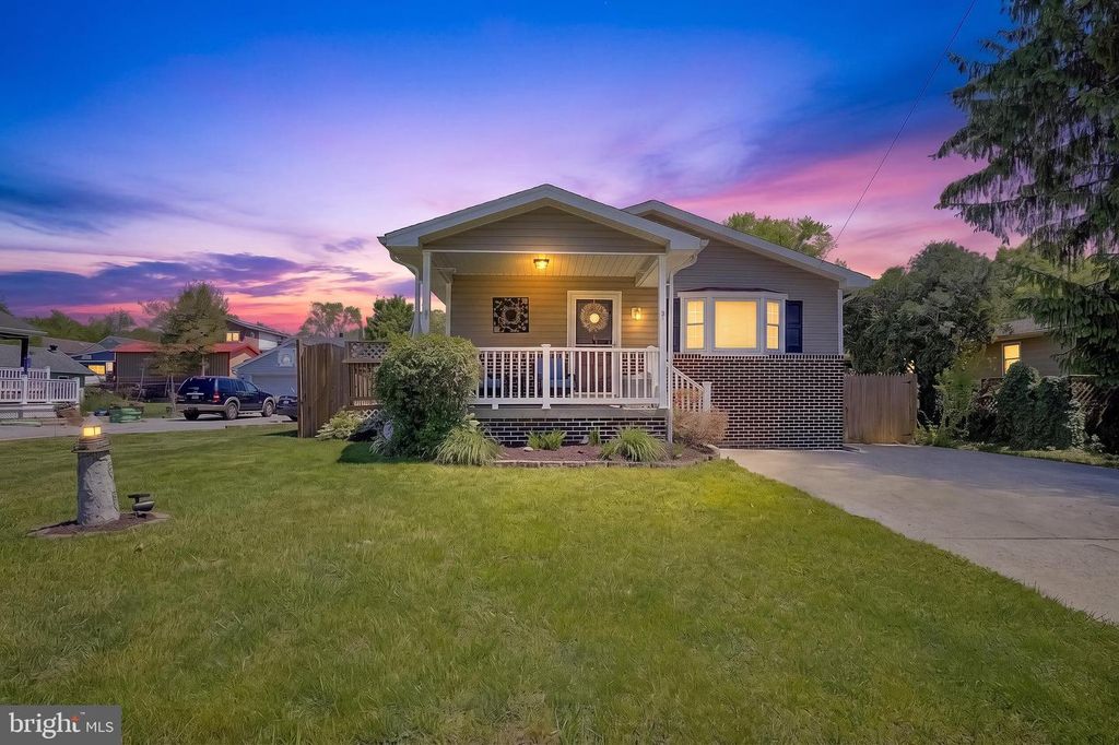 6421 HARTHORN AVE, Elkridge, MD 21075