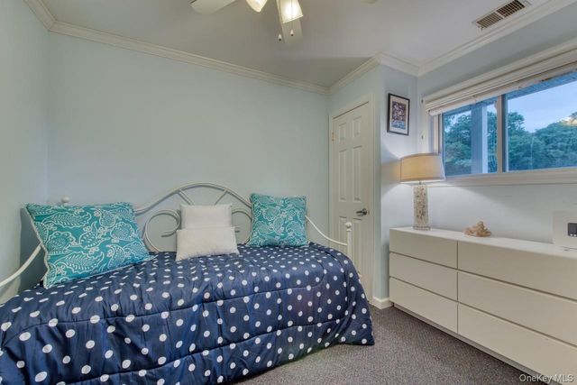 61 W Tiana Road 6, Hampton Bays, NY 11946