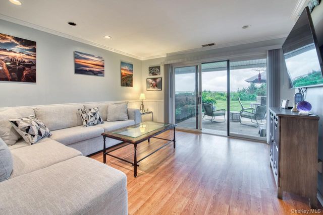 61 W Tiana Road 6, Hampton Bays, NY 11946