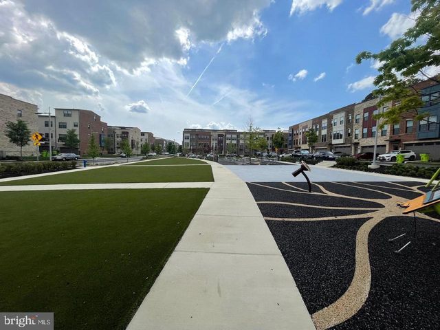 2715 EVANSGREEN DR, Suitland, MD 20746