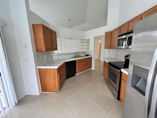 2990 NW 68th Avenue, Margate, FL 33063