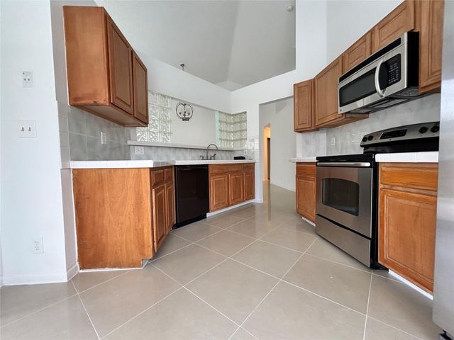 2990 NW 68th Avenue, Margate, FL 33063