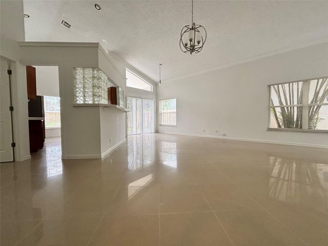 2990 NW 68th Avenue, Margate, FL 33063