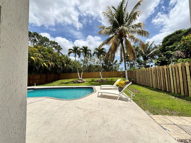 2990 NW 68th Avenue, Margate, FL 33063