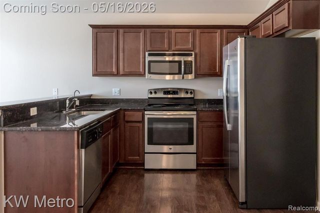 49144 W Woods Drive, Shelby Twp, MI 48317