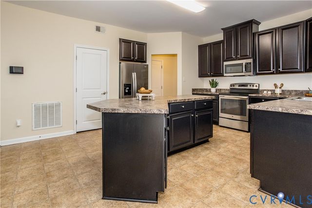 8807 Proctors Run Dr, Chester, VA 23237