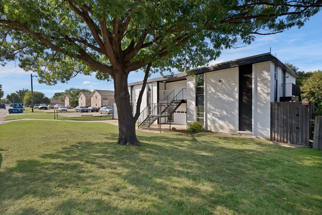 306 Renfro Street, Grand Prairie, TX 75051