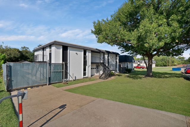 306 Renfro Street, Grand Prairie, TX 75051
