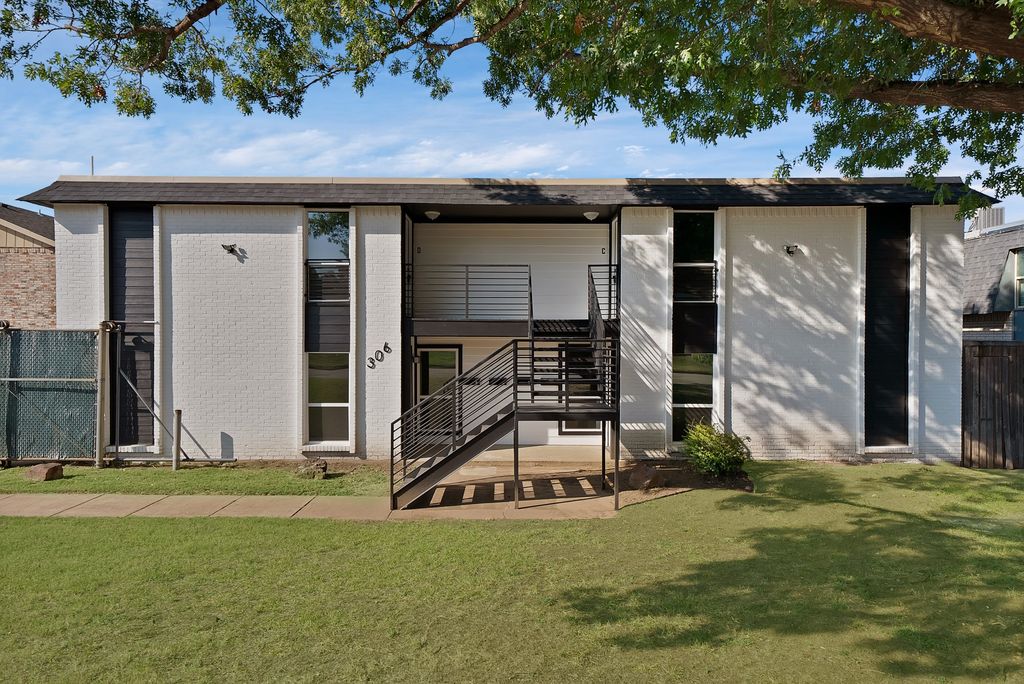 306 Renfro Street, Grand Prairie, TX 75051