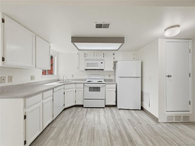 942 S Dearborn Way 10, Aurora, CO 80012