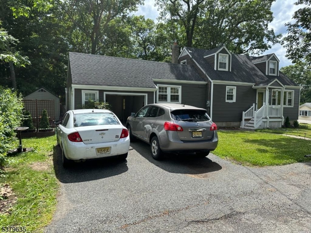 4 Kansas Way, Hopatcong Boro, NJ 07843
