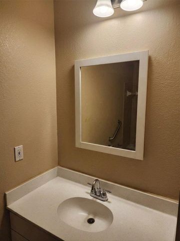 2600 Penny LN 116, Austin, TX 78757