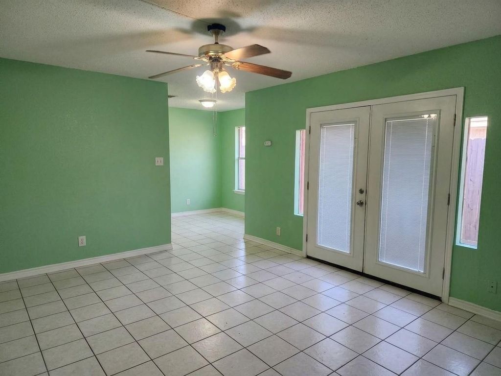 2600 Penny LN 116, Austin, TX 78757