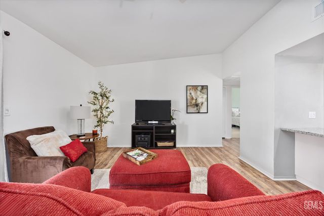 5804 Sundale Ave, Bakersfield, CA 93309