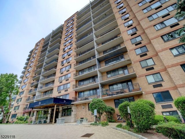 60 Parkway Dr 11C, East Orange City, NJ 07017