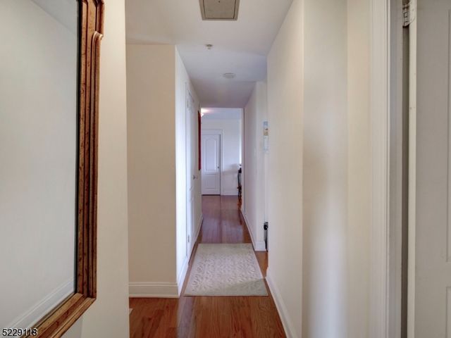 60 Parkway Dr 11C, East Orange City, NJ 07017