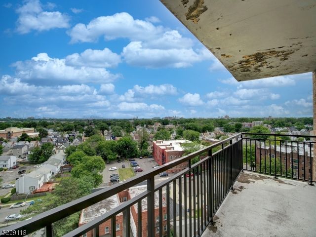 60 Parkway Dr 11C, East Orange City, NJ 07017