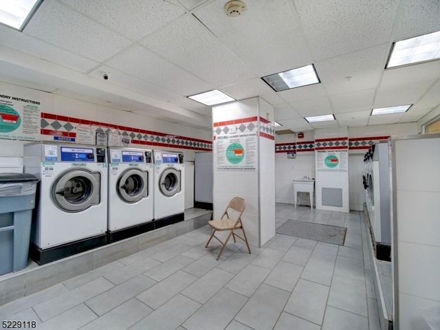 60 Parkway Dr 11C, East Orange City, NJ 07017