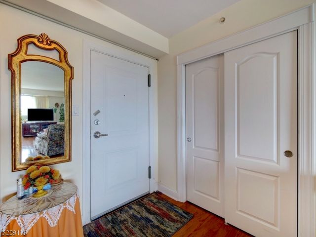 60 Parkway Dr 11C, East Orange City, NJ 07017