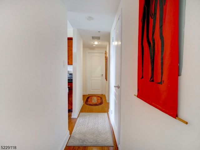 60 Parkway Dr 11C, East Orange City, NJ 07017