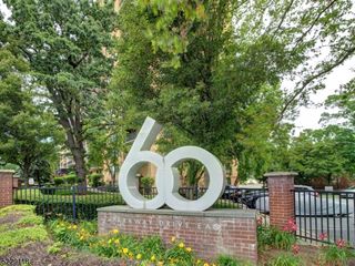 60 Parkway Dr 11C, East Orange City, NJ 07017