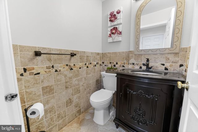 106 JULIAN DR E, Warwick, PA 18974