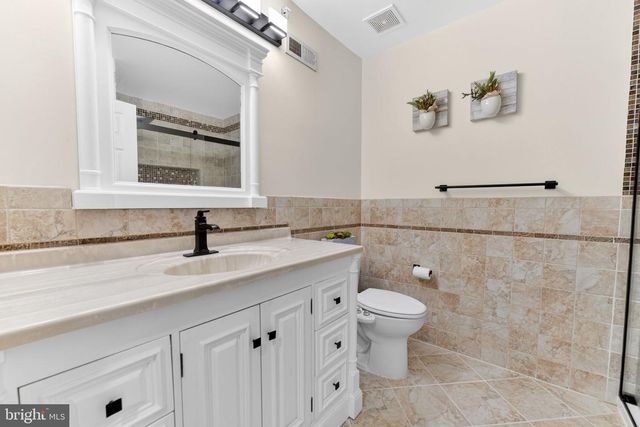 106 JULIAN DR E, Warwick, PA 18974