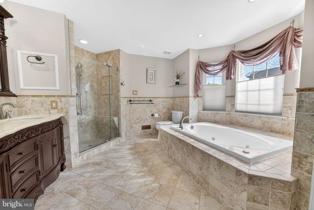 106 JULIAN DR E, Warwick, PA 18974