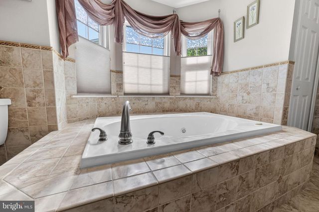 106 JULIAN DR E, Warwick, PA 18974