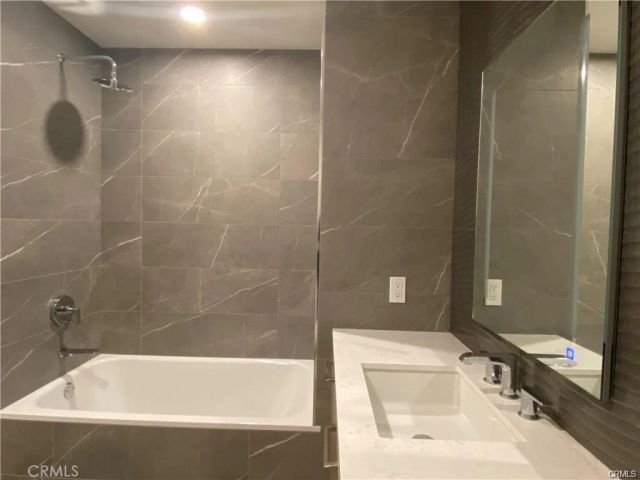400 S Broadway 2304, Los Angeles, CA 90013