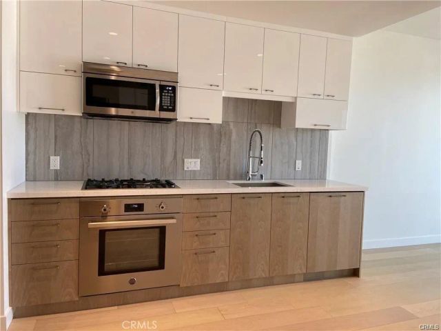 400 S Broadway 2304, Los Angeles, CA 90013