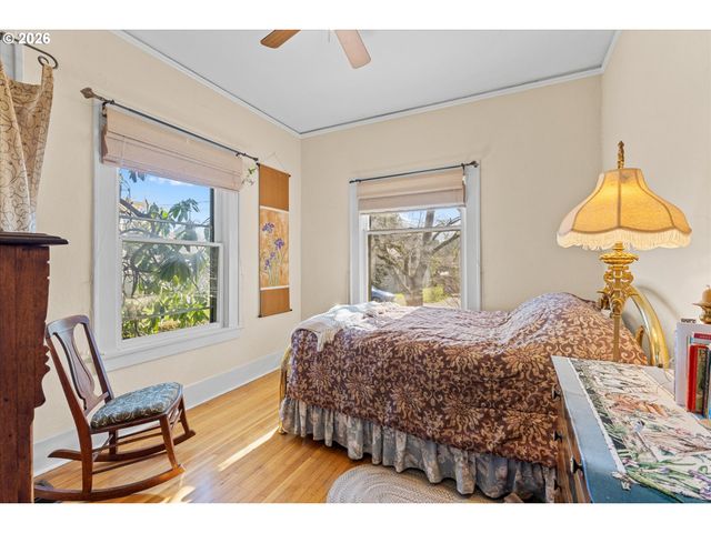 3805 Se MALL St, Portland, OR 97202