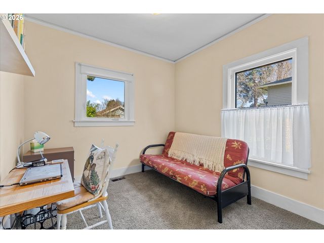 3805 Se MALL St, Portland, OR 97202