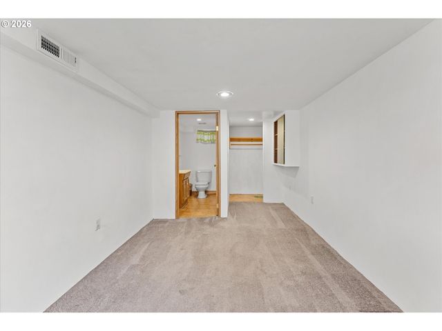 3805 Se MALL St, Portland, OR 97202