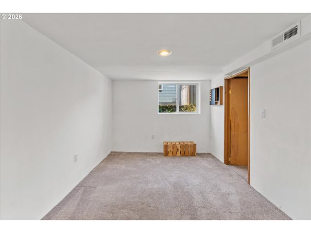 3805 Se MALL St, Portland, OR 97202