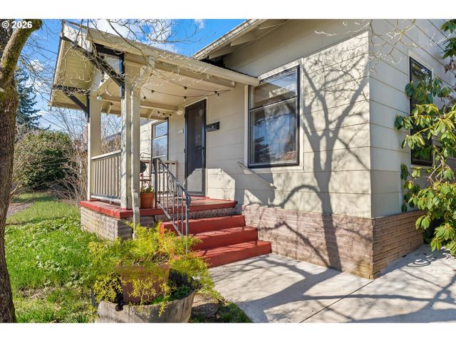 3805 Se MALL St, Portland, OR 97202