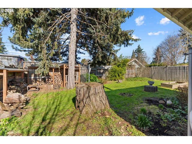 3805 Se MALL St, Portland, OR 97202