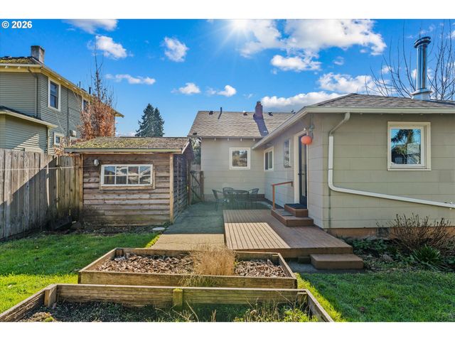 3805 Se MALL St, Portland, OR 97202