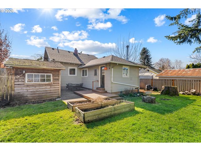 3805 Se MALL St, Portland, OR 97202