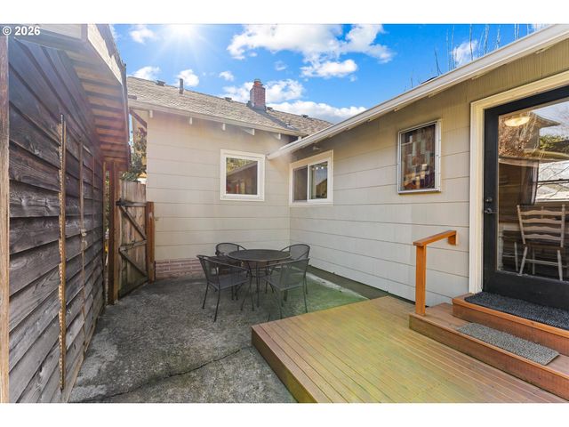 3805 Se MALL St, Portland, OR 97202