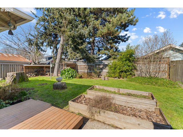 3805 Se MALL St, Portland, OR 97202